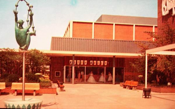Eastland Center (Eastland Shopping Center, Eastland Mall) - Old Photo (newer photo)